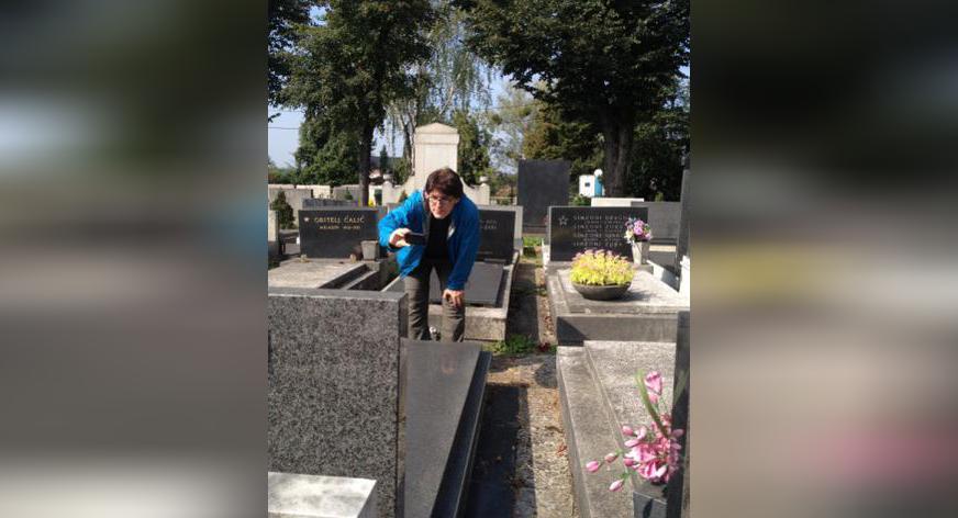 Rejser verden rundt for at digitalisere kirkegårde