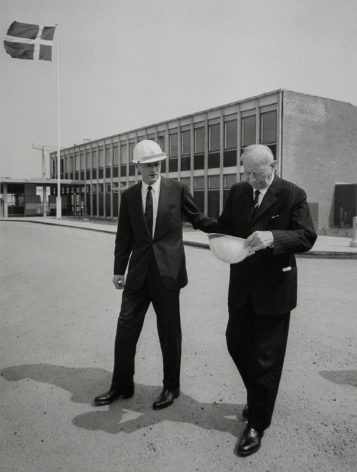 A.P. Møller (til højre) med sin søn Mærsk Mc-Kinney Møller (til venstre) i 1962